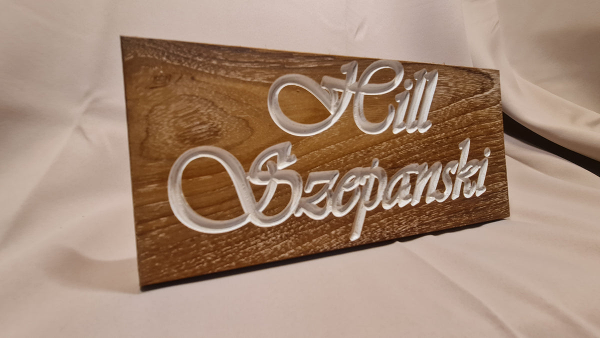 Namn skylt med gravyr och epoxy inlay