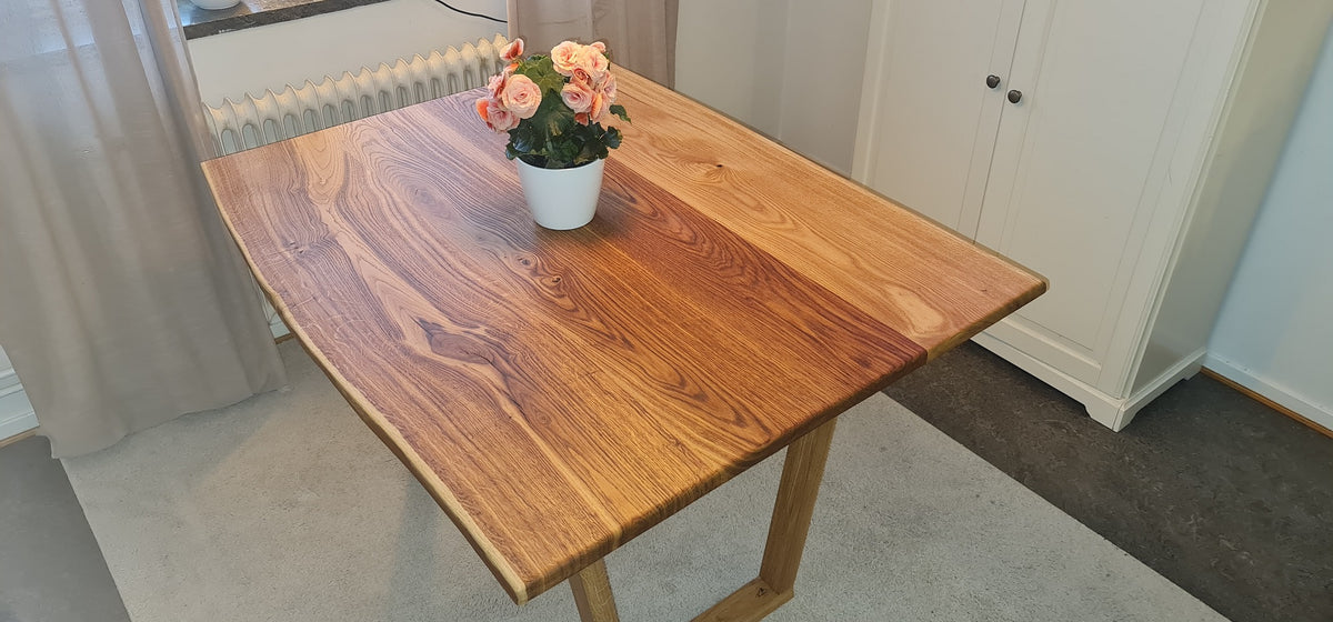 Matsalsbord i Ek Live edge
