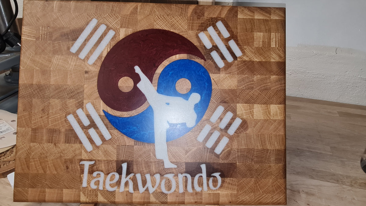 Ändträ skärbräda i ek med Epoxy inlay