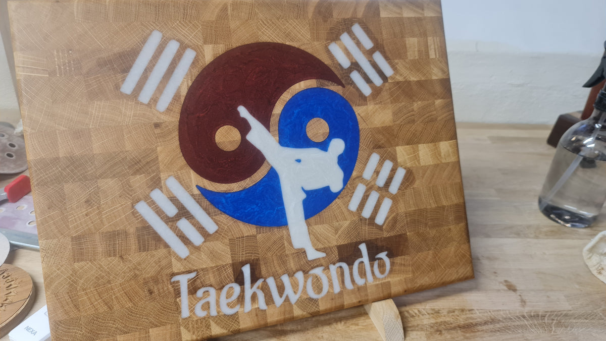 Ändträ skärbräda i ek med Epoxy inlay