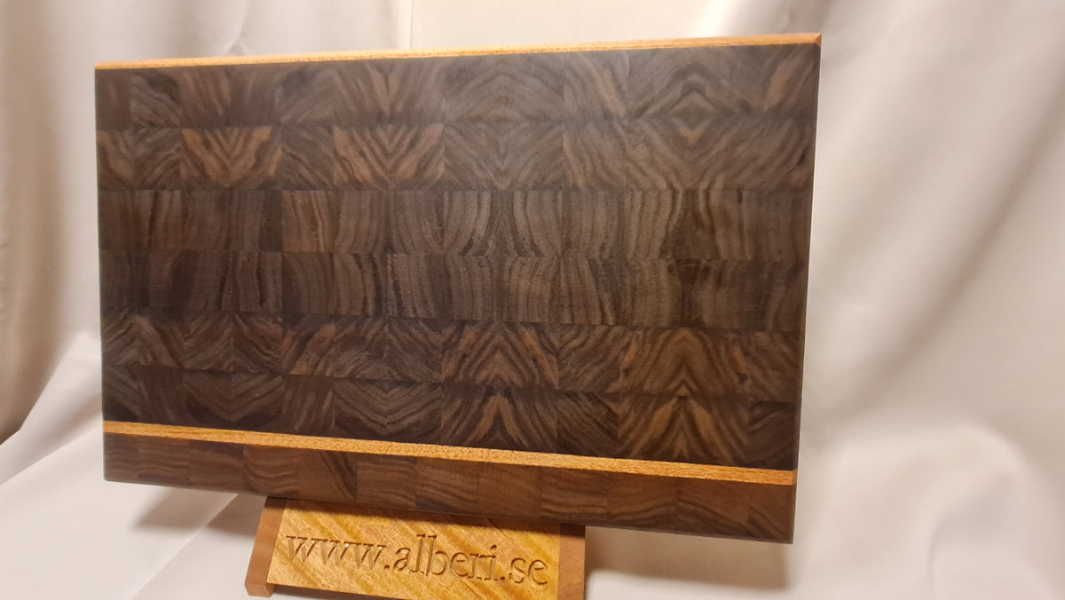 Skärbräda av Valnöt och Mahogny