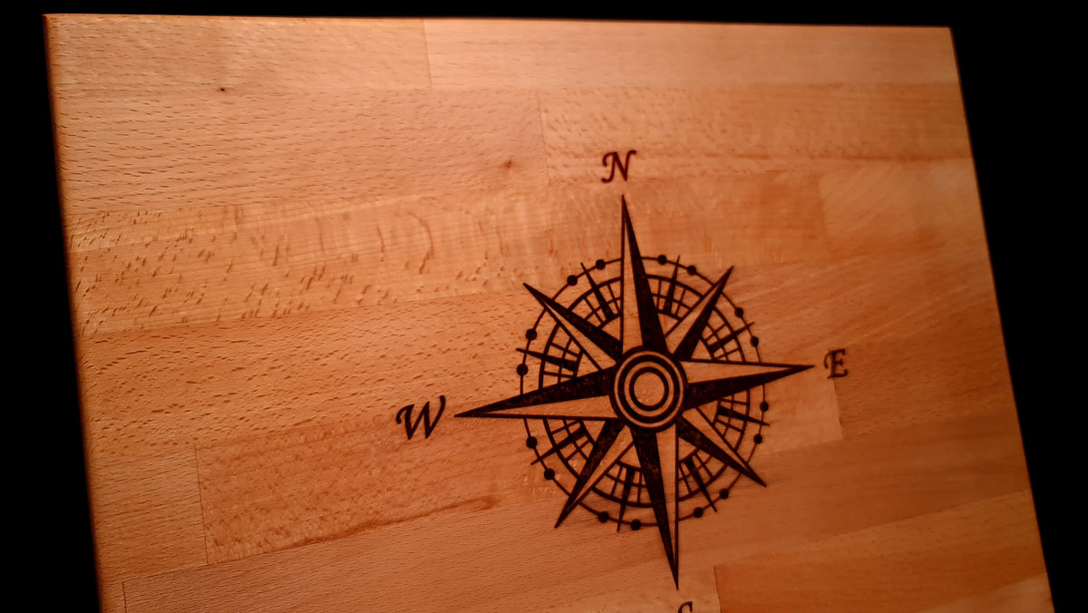 Kompass skärbräda med epoxy inlay