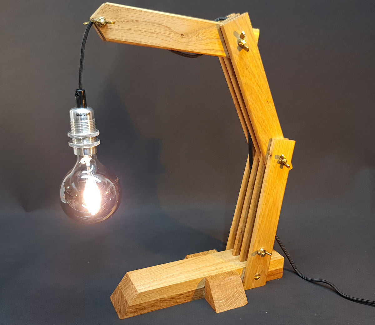 Bordslampa / Vägglampa lilla kranen ek