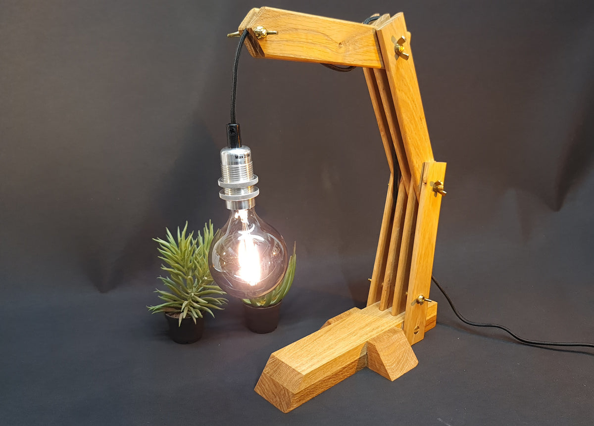 Bordslampa / Vägglampa lilla kranen ek